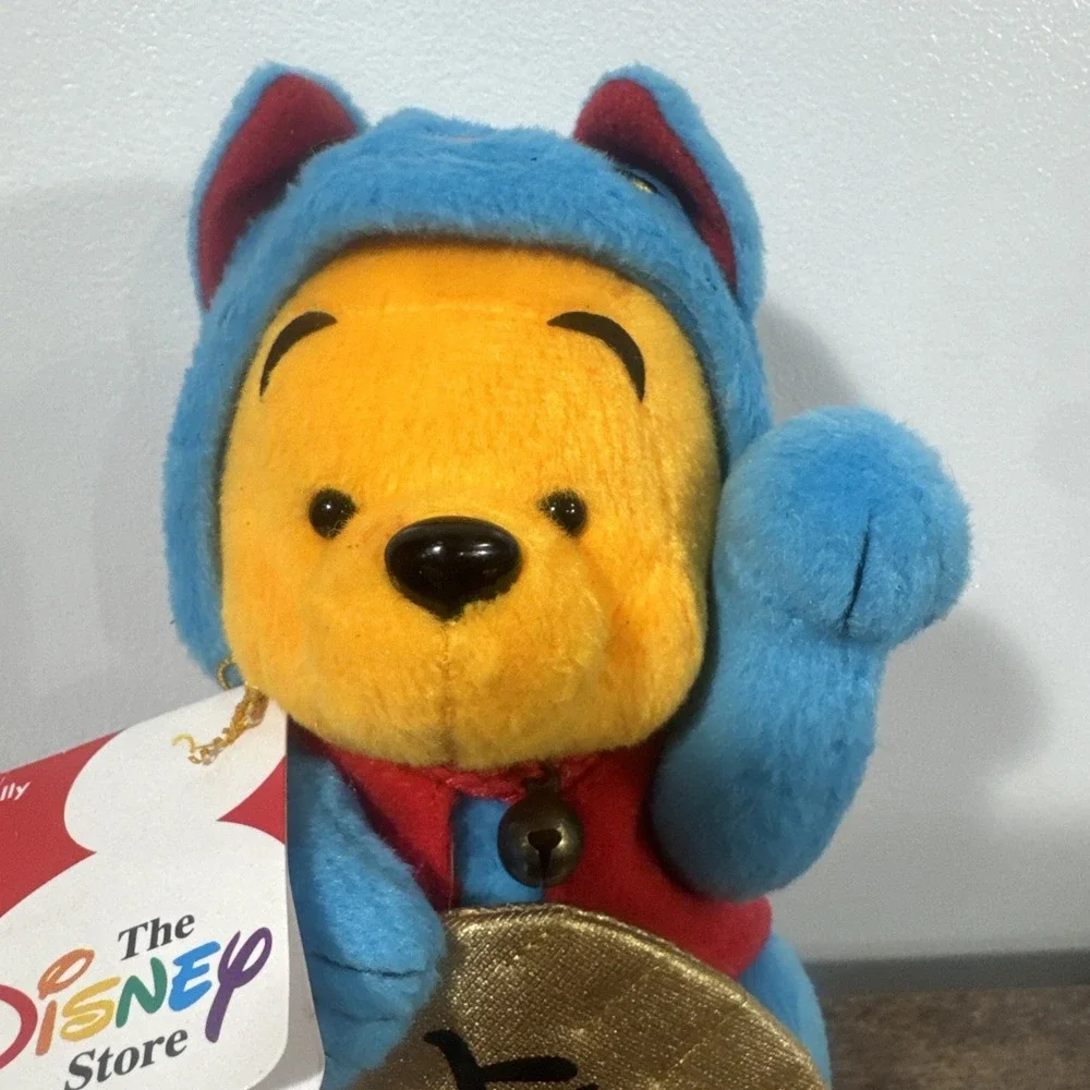 Maneki-Neko Disney Store Japan Exclusive Winnie‎ the Pooh Lucky Cat Plushie Blue